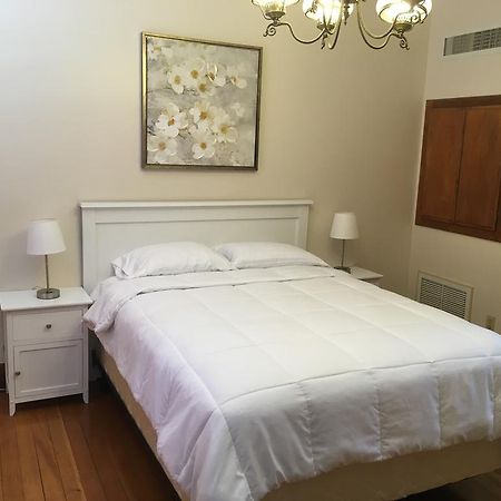 Hotel Burgess Reedley エクステリア 写真