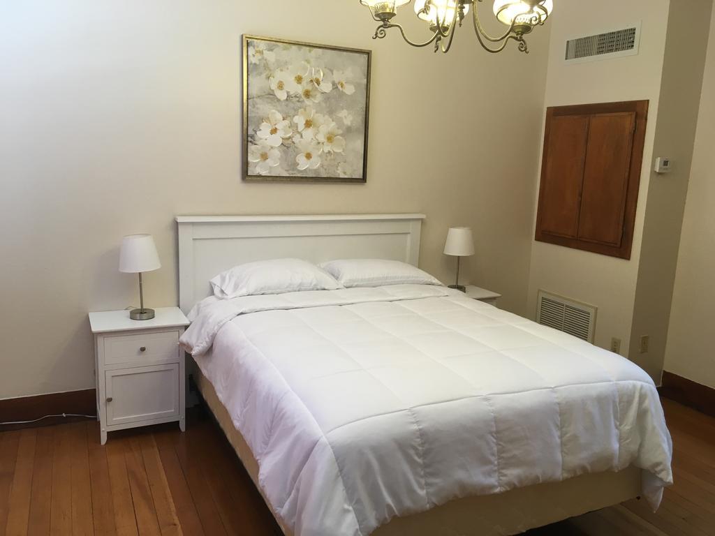 Hotel Burgess Reedley エクステリア 写真