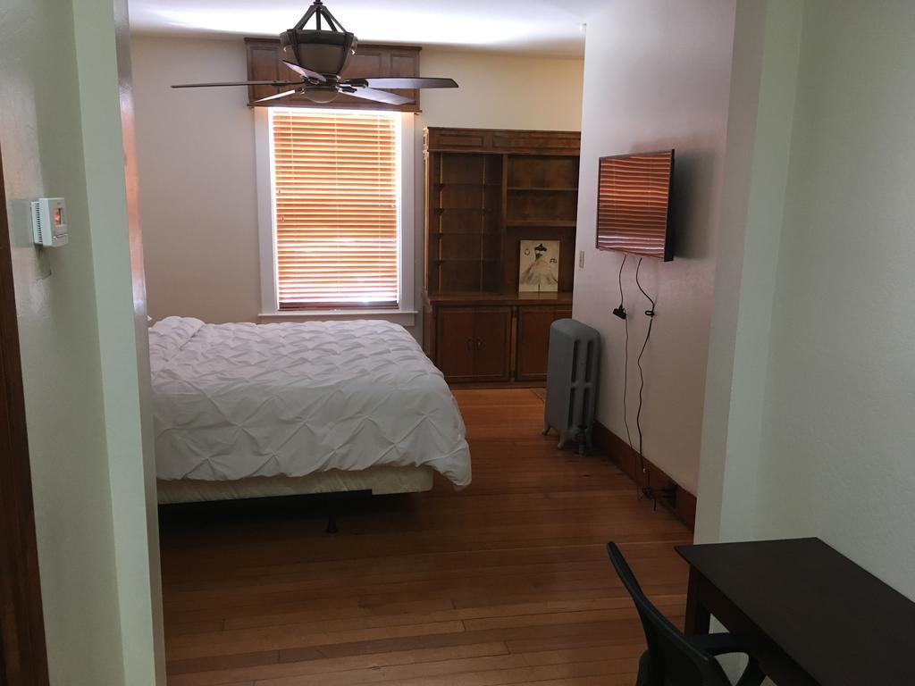Hotel Burgess Reedley エクステリア 写真