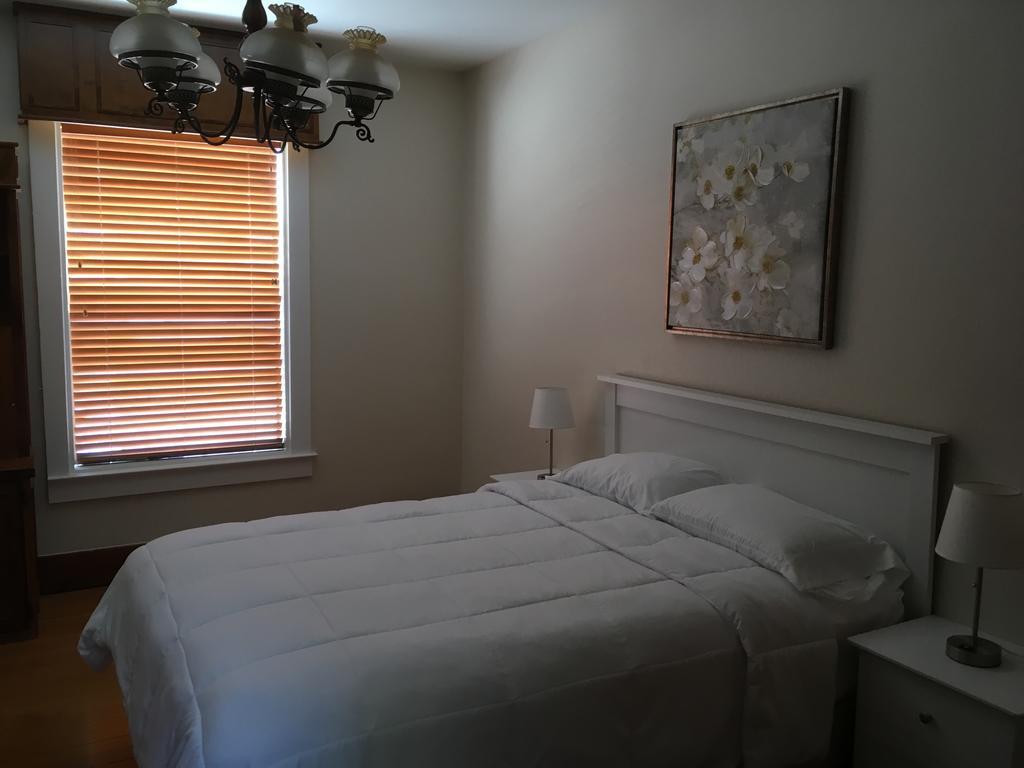 Hotel Burgess Reedley エクステリア 写真