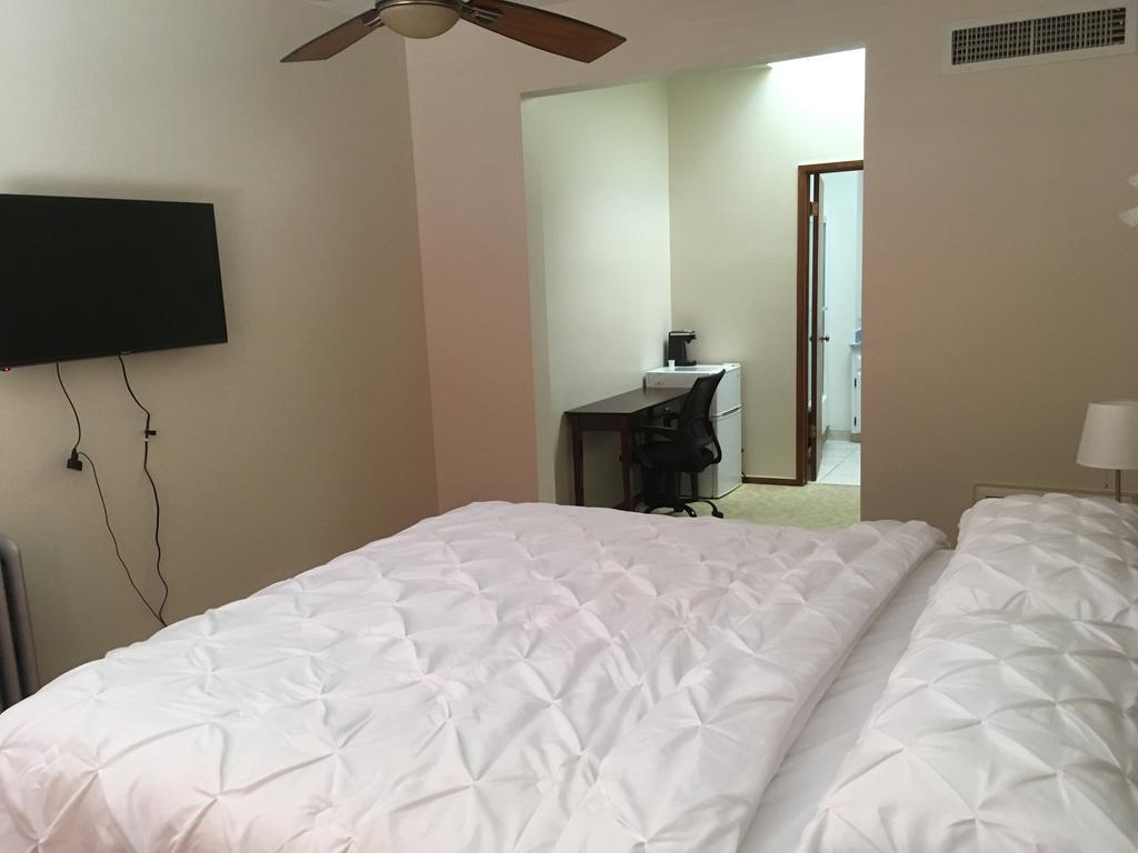 Hotel Burgess Reedley エクステリア 写真