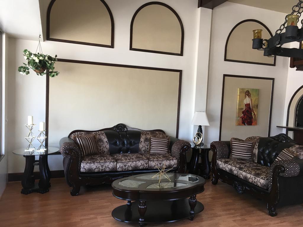 Hotel Burgess Reedley エクステリア 写真