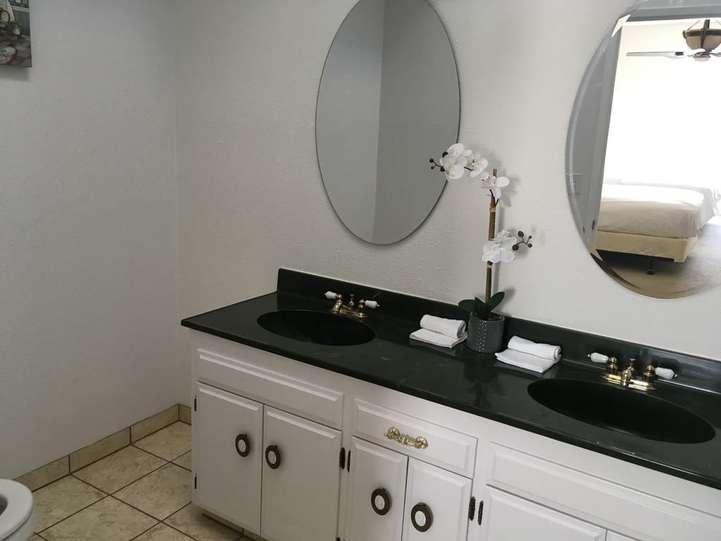 Hotel Burgess Reedley エクステリア 写真