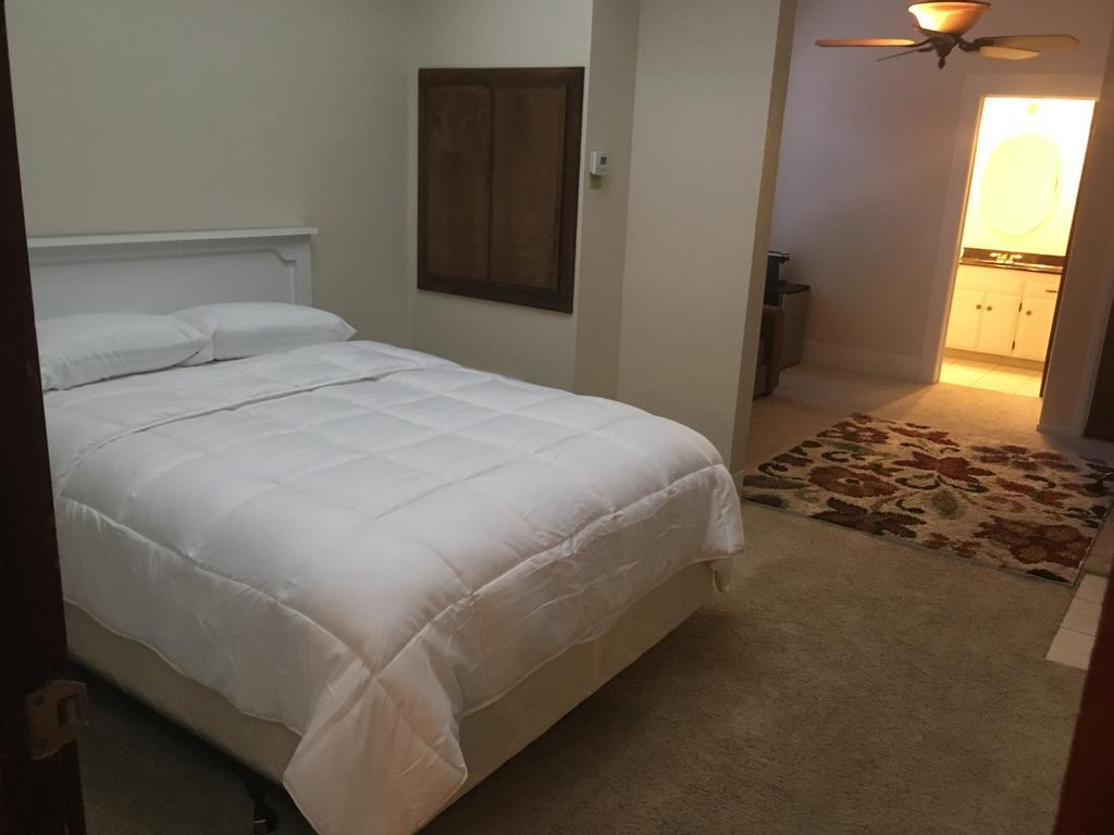 Hotel Burgess Reedley エクステリア 写真