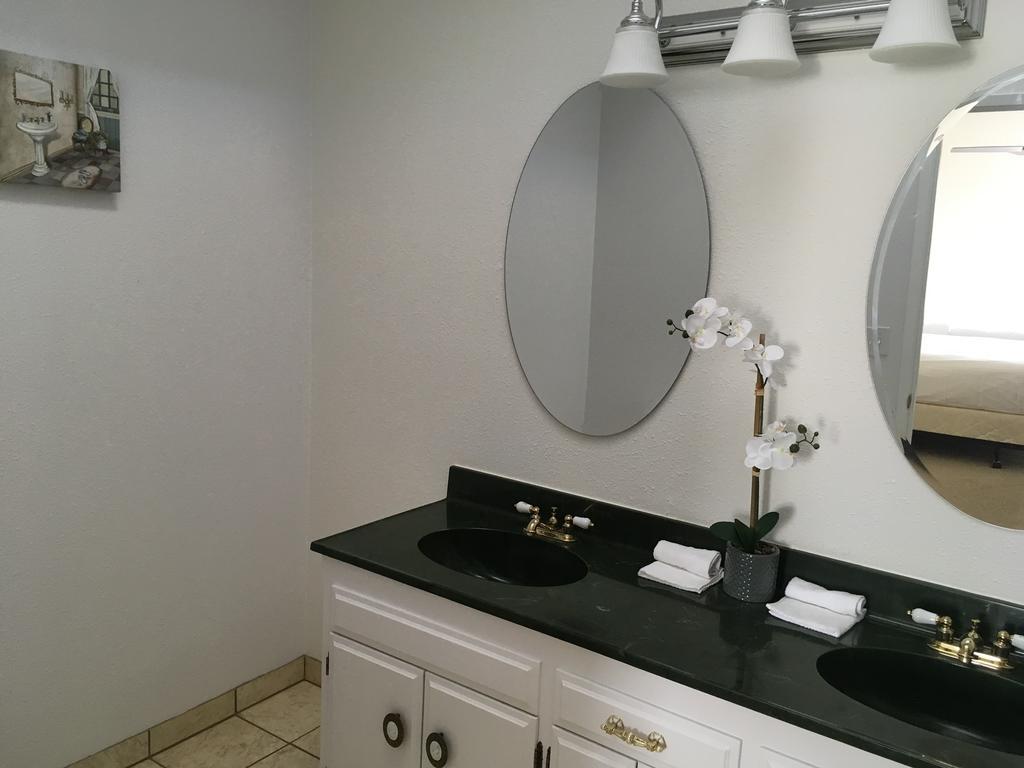 Hotel Burgess Reedley エクステリア 写真