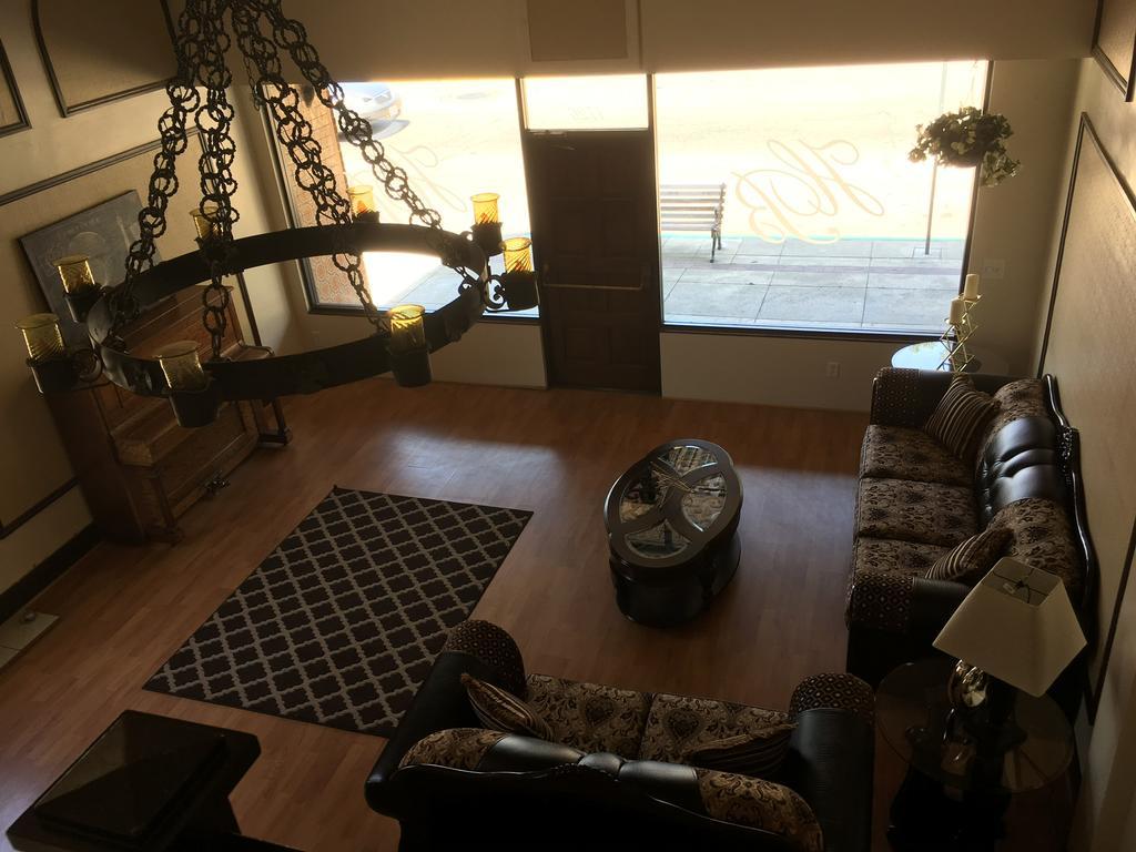 Hotel Burgess Reedley エクステリア 写真