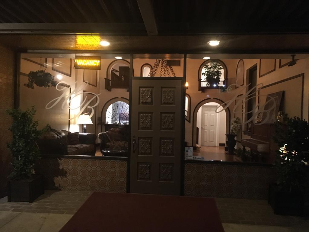 Hotel Burgess Reedley エクステリア 写真